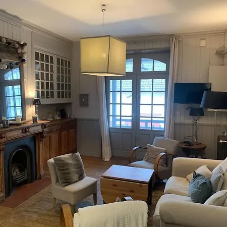 Villa Paris :poupette